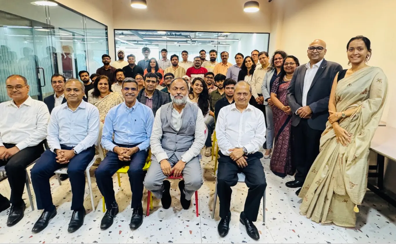 IBDIC career hero banner showing teamwork and innovation